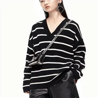 Мързелив пуловер с контрастно райе